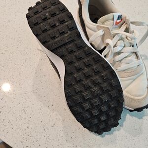 DNike Off-White and Black Running Shoes